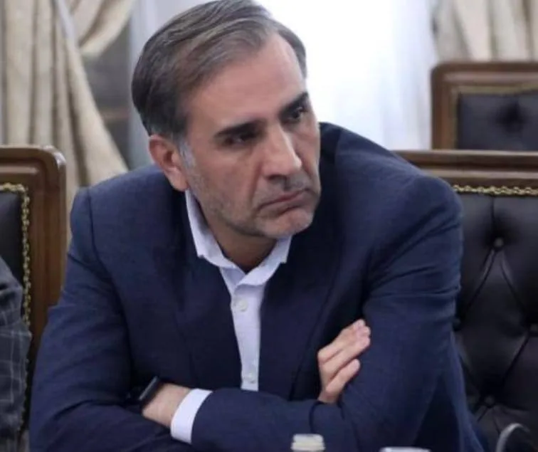 زندگی لاکچری و دسیسه‌های محمود فخرایی در پتروشیمی آپادانا