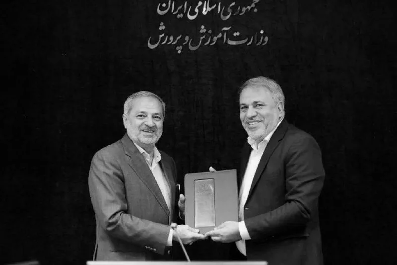 خائن به معلمان: وزیر آموزش و پرورش و ناپاکیهای پتروشیمی